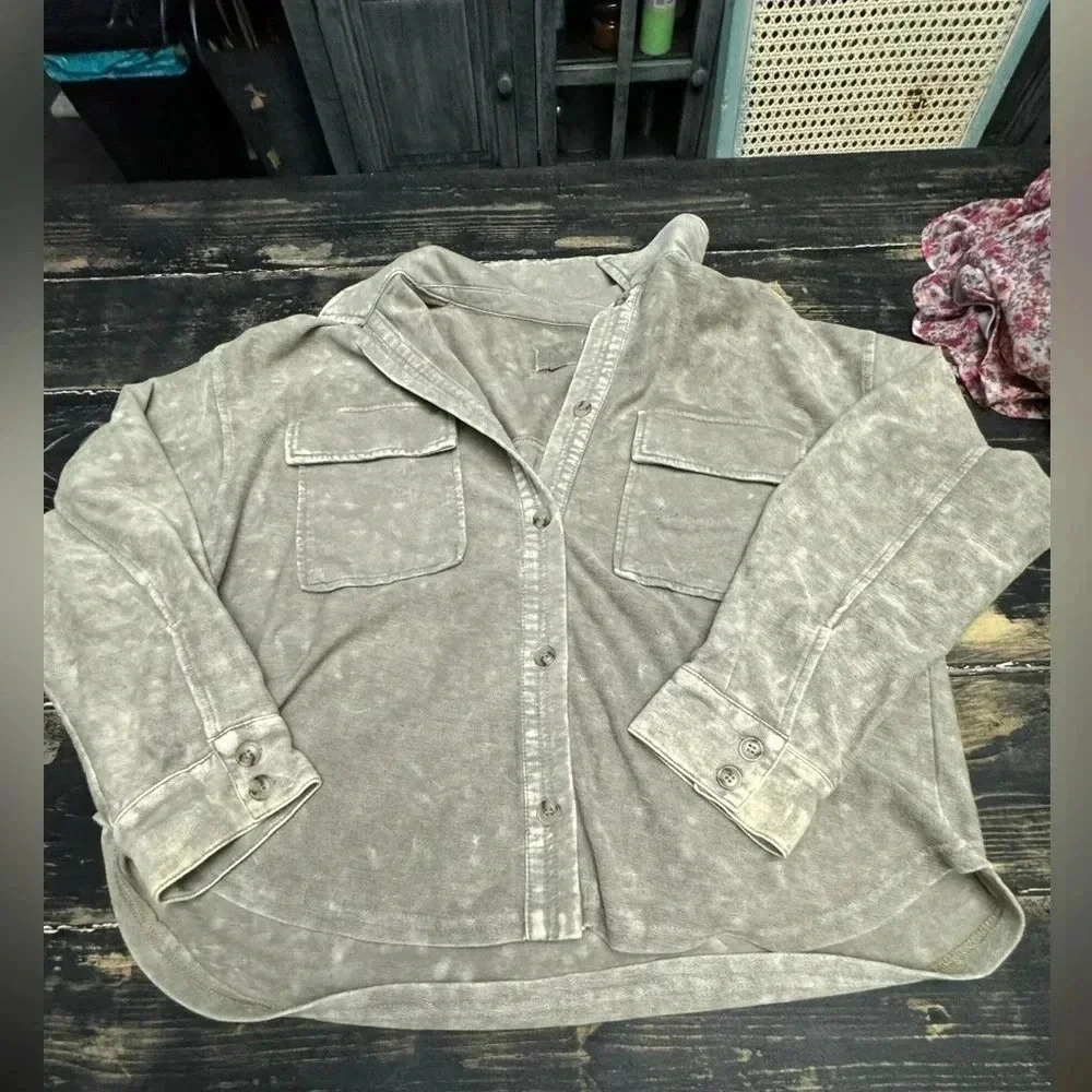 THREAD SUPPLY ACID WASHED BUTTON UP SWEATER SIZE LARGE
